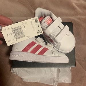 Brand New Infant Pink Glitter Adidas Sz 4K w/tags